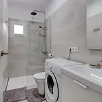 Διαμέρισμα Two Bedroom Near The Ocean