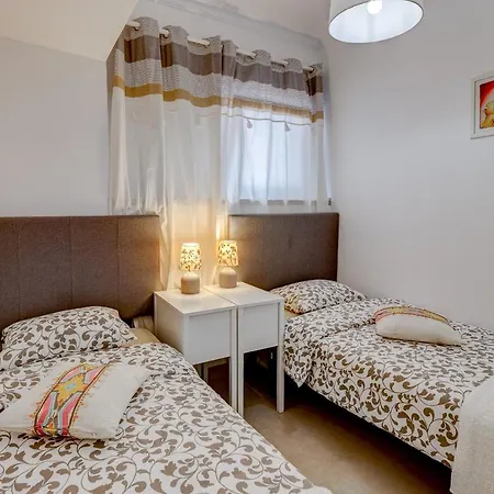 아파트 Two Bedroom Near The Ocean
