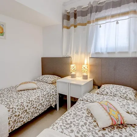 Апартаменты Two Bedroom Near The Ocean Плая-де-лас-Америкас