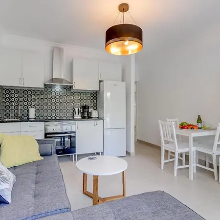 Two Bedroom Near The Ocean Apartmán