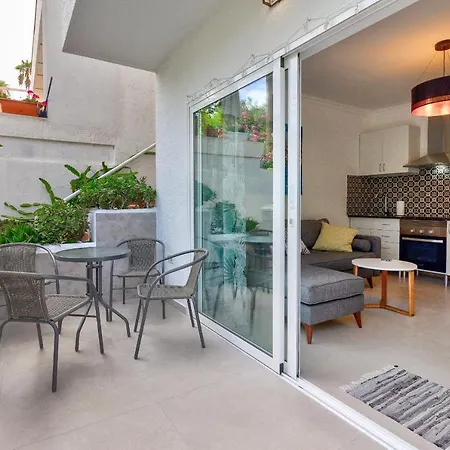 Two Bedroom Near The Ocean Apartment