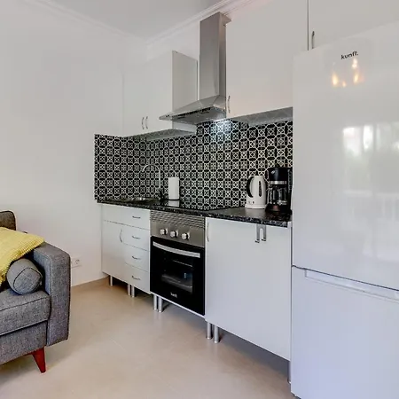 Апартаменты Two Bedroom Near The Ocean