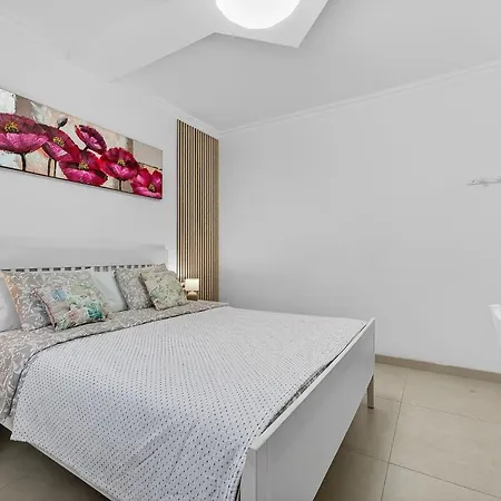 Two Bedroom Near The Ocean * 플라야데라스아메리카스