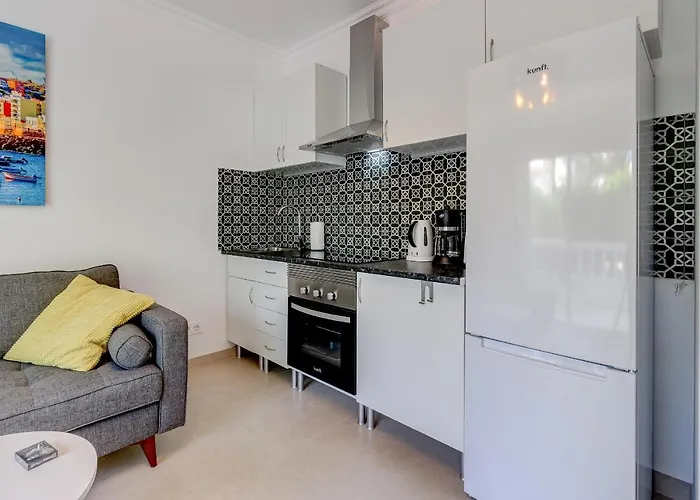 Апартаменты Two Bedroom Near The Ocean