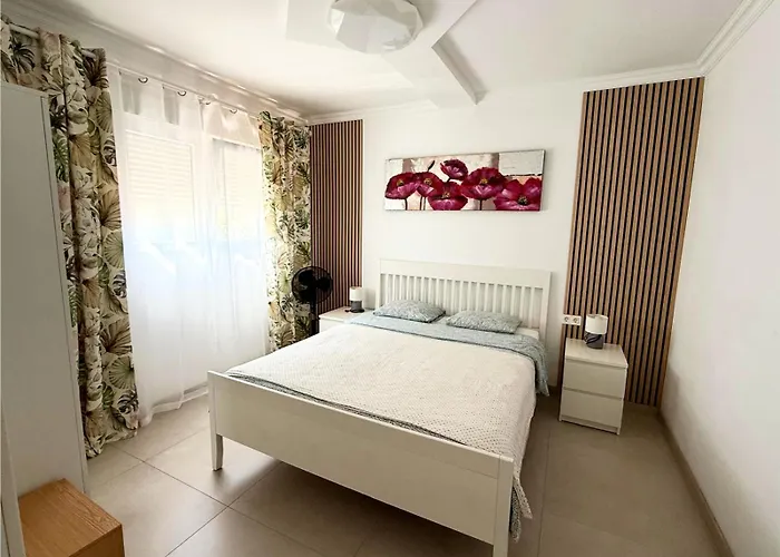 Two Bedroom Near The Ocean Апартаменты