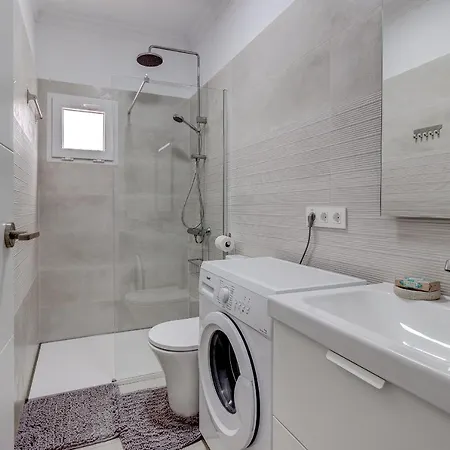 Apartman Two Bedroom Near The Ocean