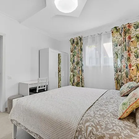 Two Bedroom Near The Ocean Apartman *